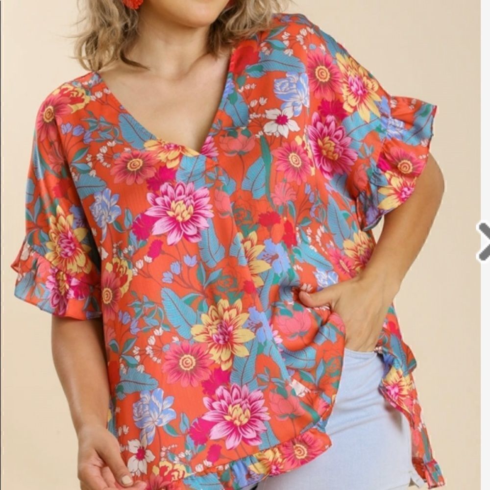 Umgee Plus Size Floral Print V-Neck Short Ruffle Hem Sleeve Top with Side Slits